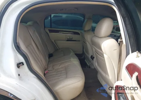 2003 Lincoln Town Car Signature из США, поврежденный, VIN 1LNHM82W83Y653121